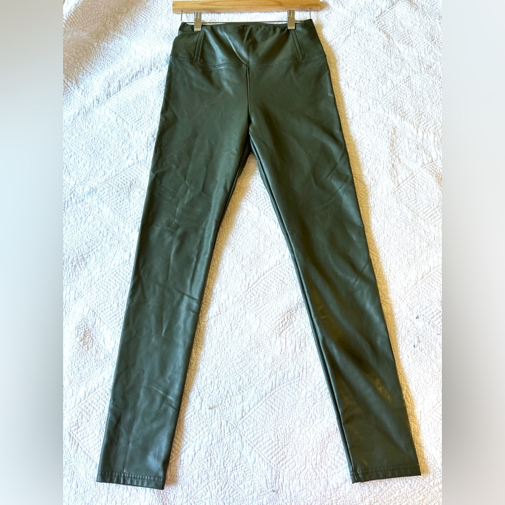 Bagatelle vegan leggings. Deep green/size S. Light fleece lining. Great shape!
